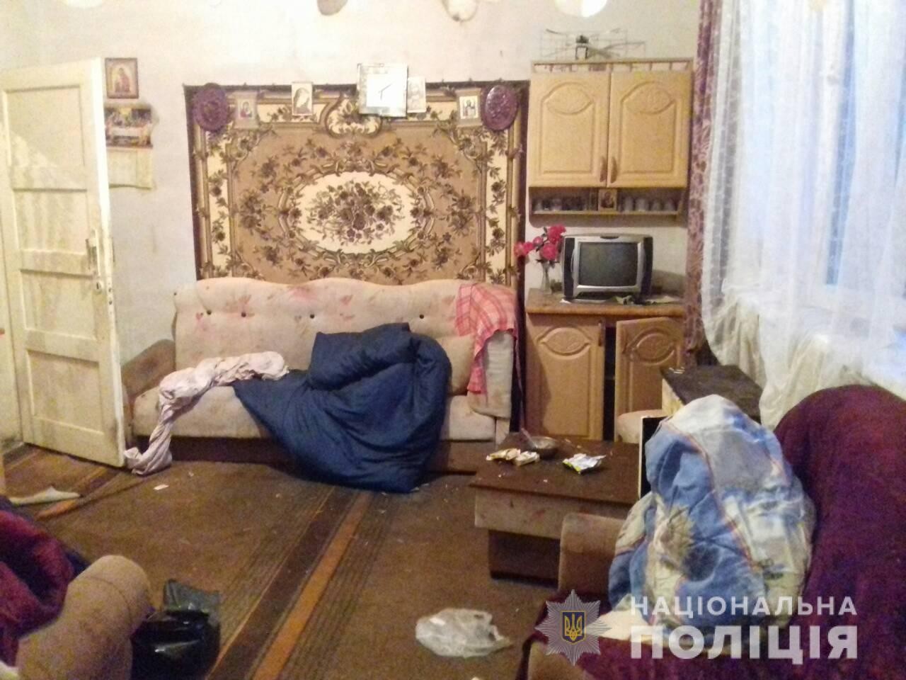 Син побив батька до напівсмерті. За життя чоловіка борються лікарі 13 листопада у Королеві 33-річний чоловік побив батька до напівсмерті. 58-річний чоловік він у реанімації.