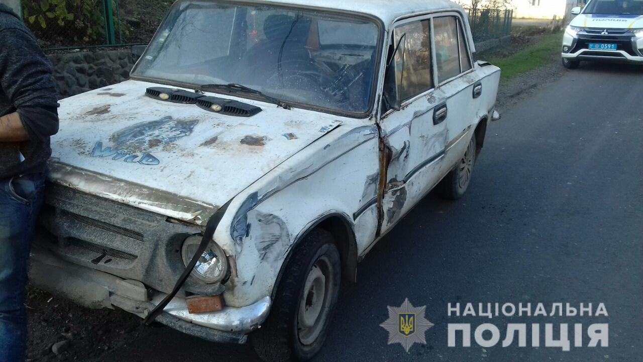 Поліція зупинила водія, який сів за кермо після вживання наркотиків і перебував у неадекватному стані У Виноградові поліцейські затримали чоловіка у неадекватному стані, який перед цим вживав марихуану і сів за кермо у стані наркотичного сп’яніння