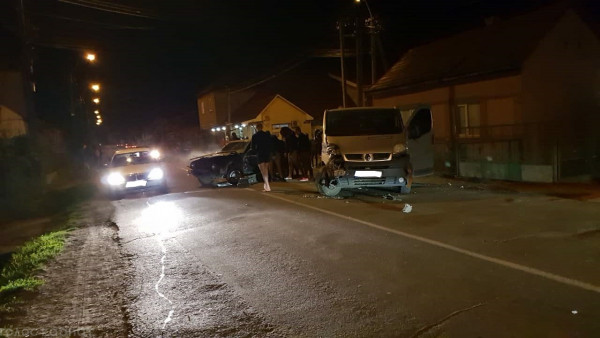 Сьогодні ввечері зіткнулися легковик і мікроавтобус Сьогодні ввечері зіткнулися легковик і мікроавтобус