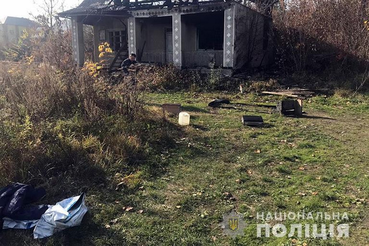 Оголене і закривавлене тіло молодої жінки знайшли на околиці села: подробиці вбивства закарпатки На околиці села Гвіздець, що на Івано-Франківщині, знайшли закривавлене і оголене тіло жінки із Закарпаття