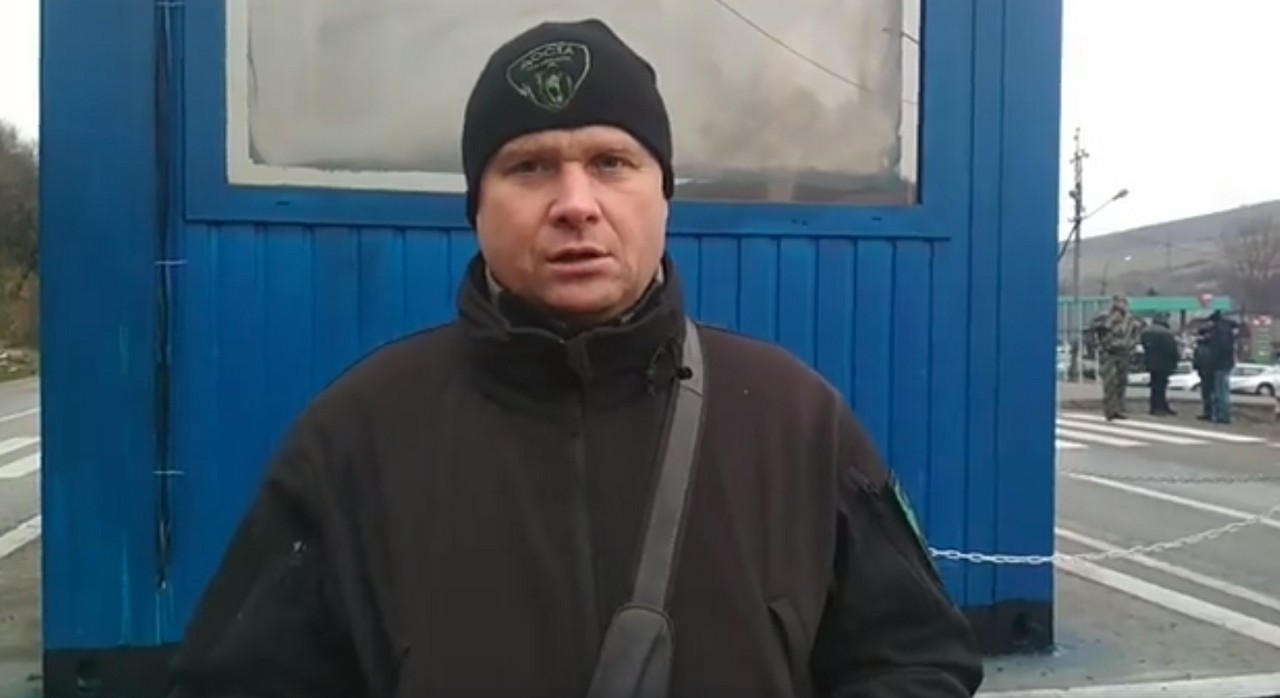 У Нижніх Воротах активісти проводять акцію У Нижніх Воротах, що на Воловеччині, активісти ГО "Доста Закарпаття" проводять акцію