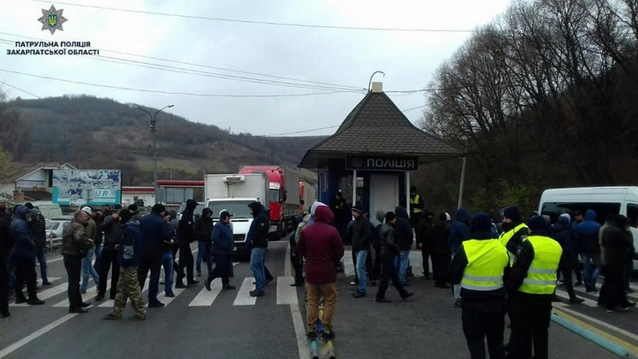 Чи розблокували активісти трасу "Київ-Чоп": що відбувається у Нижніх Воротах Чи розблокували сьогодні, 20 листопада, активісти трасу "Київ-Чоп": що зараз відбувається у Нижніх Воротах