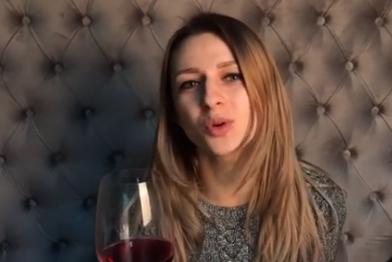 Поради закарпатської жони: кумедне відео Відеоблогерка з Ужгорода Крістіна Третяк оприлюднила нове кумедне відео "Поради закарпатської жони-сомельє"