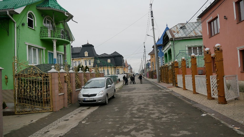 "Поїздка в найбагатше ромське село на Закарпатті мало не закінчилась трагічно": фотограф "Української правди" розповів деталі Фотограф "Української правди" розповів про конфлікт ромів у селі Підвиноградів