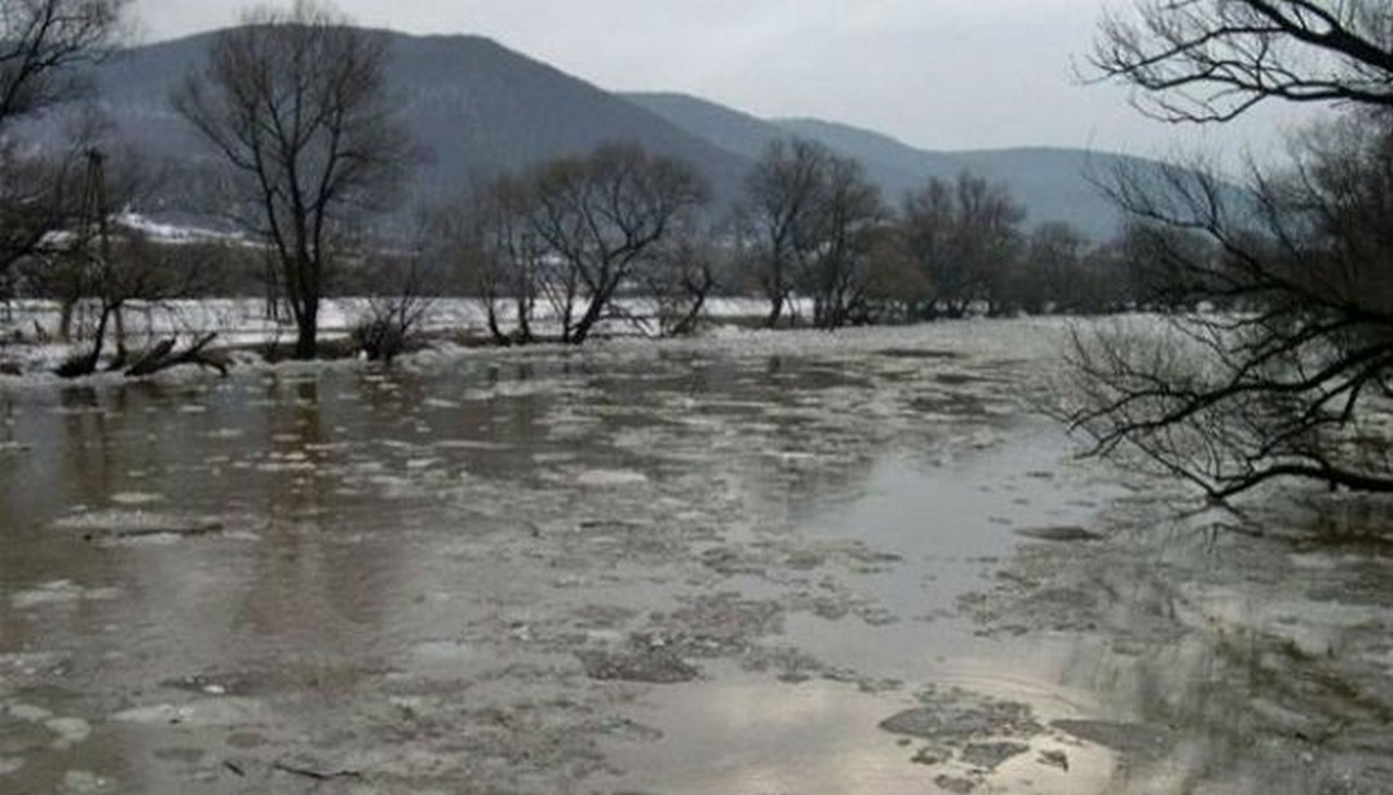 Нардепи Василь Петьовка, Роберт Горват та Валерій Лунченко просять виділити кошти на захист Закарпаття від паводків Нардепи Василь Петьовка, Роберт Горват та Валерій Лунченко просять прем’єра Володимира Гройсмана нарешті виділити кошти на захист Закарпаття від паводків