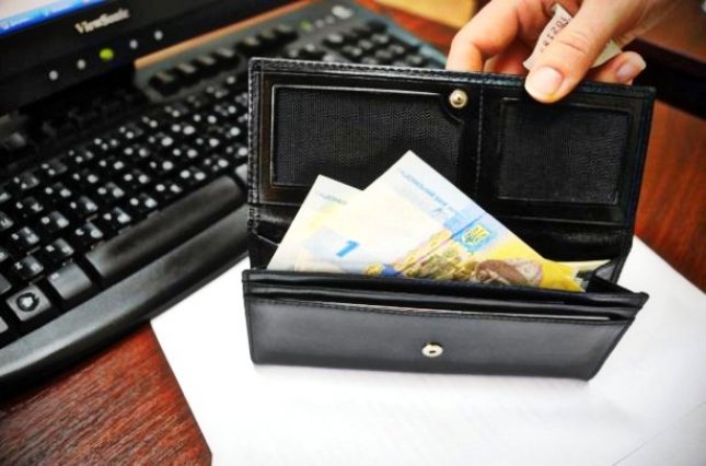 Медики, освітяни, бібліотекарі та деякі сільські голови Воловеччини вже кілька місяців без зарплат На Воловеччині вже три місяці не платять зарплату медикам, освітянам, бібліотекарям та сільським головам
