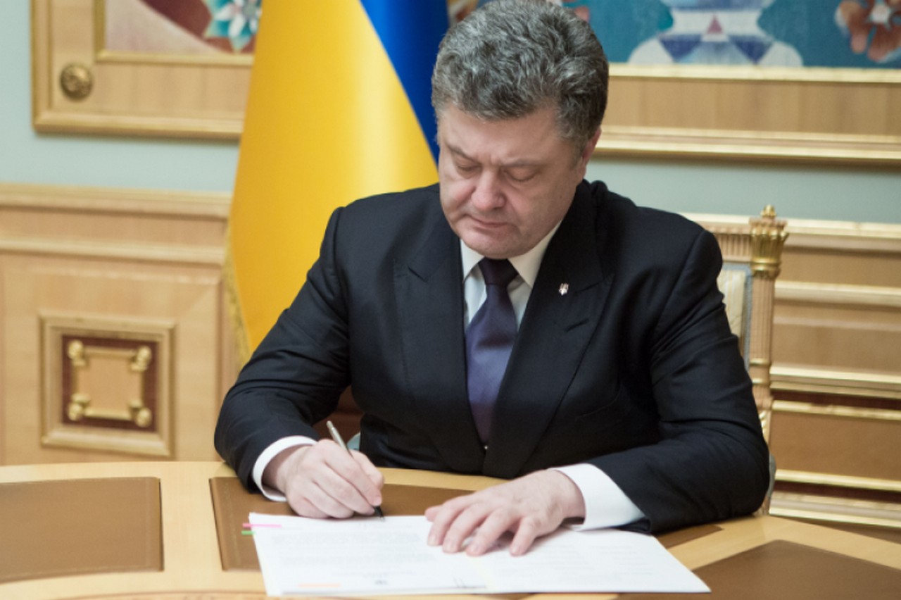 Петро Порошенко підписав указ про воєнний стан в Україні Оприлюднили указ Петра Порошенка про запровадження воєнного стану в Україні