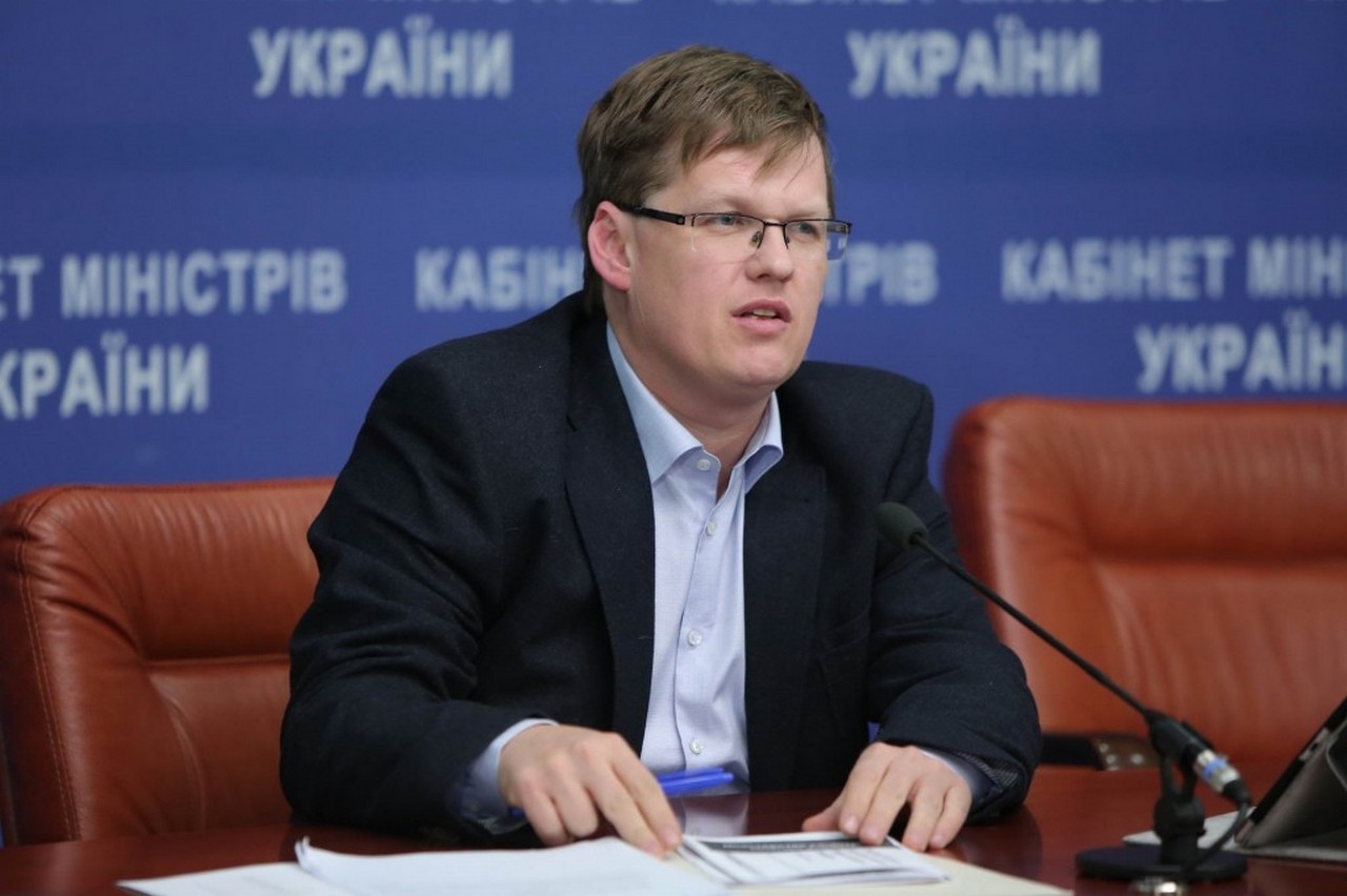 Як вплине запровадження воєнного стану на зарплати та пенсії Як вплине запровадження воєнного стану в Україні на зарплати та пенсії