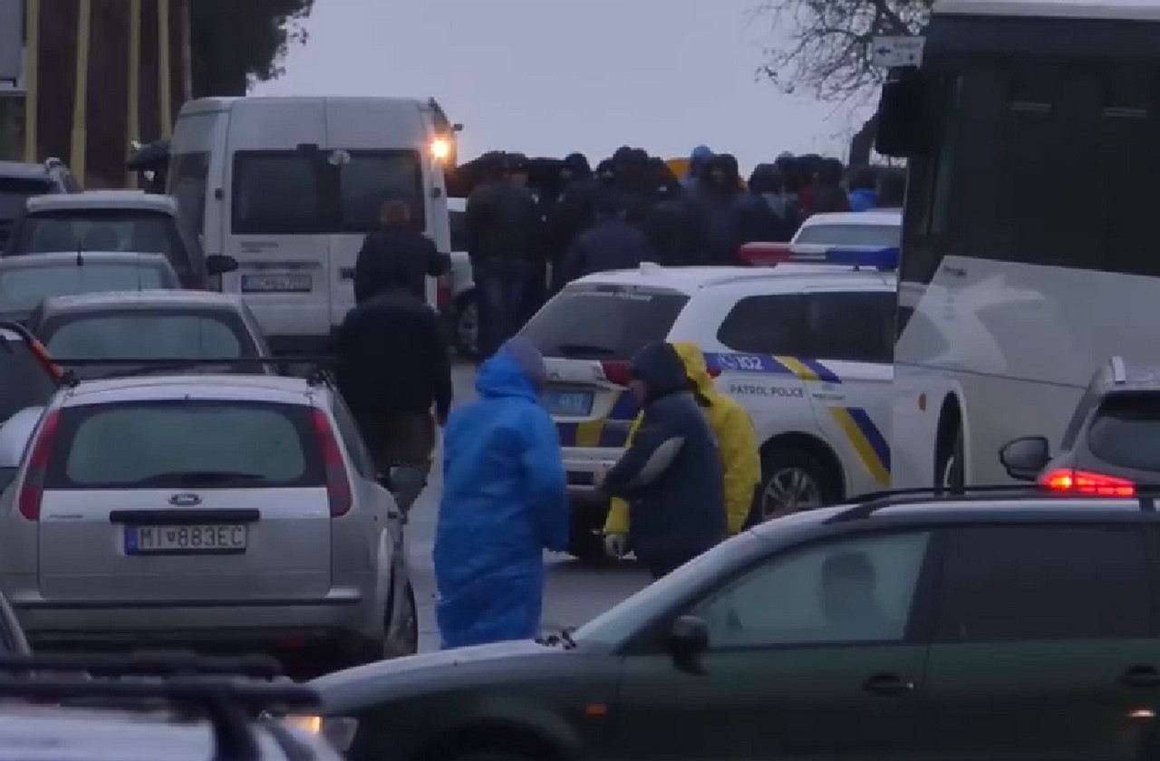 Активісти заблокували КПП: поліція розпочала кримінальне провадження На Закарпатті активісти заблокували КПП: поліція розпочала кримінальне провадження