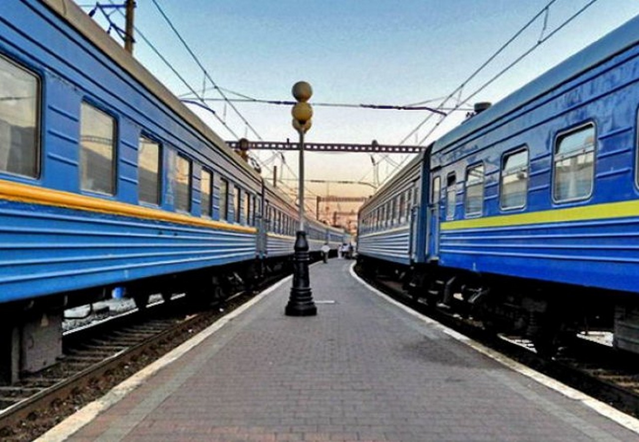 На новорічно-різдвяні свята "Укрзалізниця" готує 30 додаткових потягів На новорічно-різдвяні свята "Укрзалізниця" готує 30 додаткових потягів у напрямку зимових курортів України