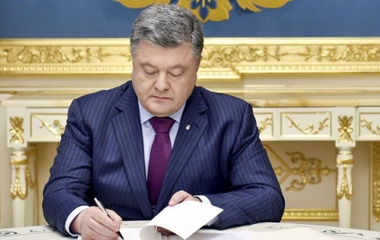 Петро Порошенко видав новий указ про воєнний стан Петро Порошенко видав новий указ про воєнний стан в Україні