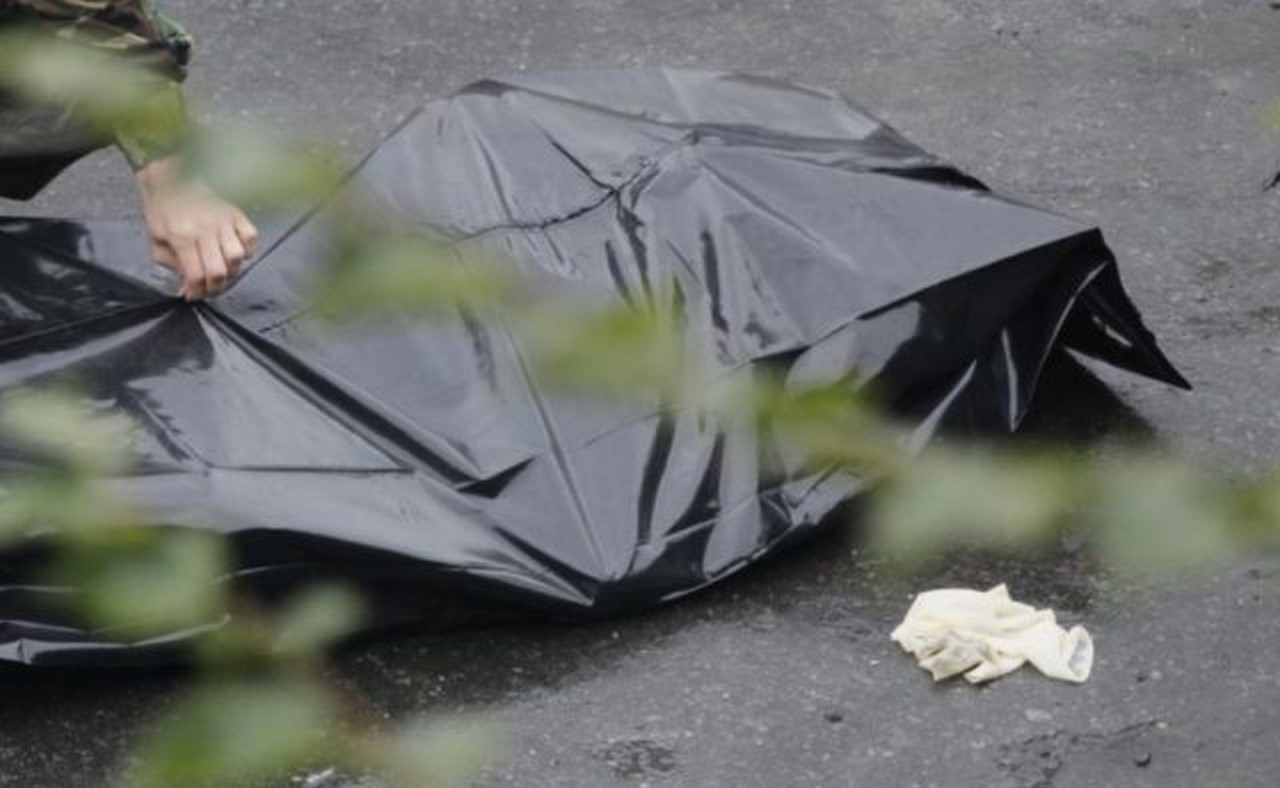 У Мукачеві посеред вулиці знайшли мертвого чоловіка У Мукачеві на вулиці Берегівській-об’їзній знайшли мертвого чоловіка