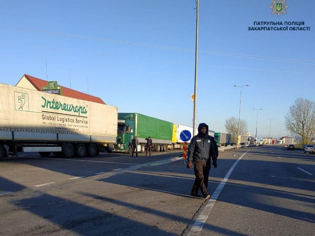 Активісти розблокували два пункти пропуску Активісти розблокували два пункти пропуску на кордоні зі Словаччиною