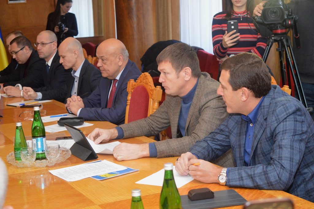 Лунченко, Петьовка та Горват зустрілись із "пересічниками": про що домовились Протестувальники зустрілись із Лунченком, Петьовкою та Горватом аби вирішити питання "євроблях"