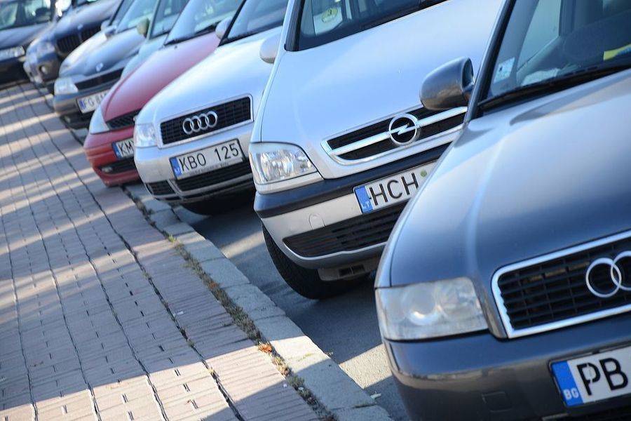 "Закон для депутатів? За елітний "Mercedes" замість 12 тисяч євро платитимуть – 546 євро", – експерт про розмитнення Експерт вважає, що депутати знизили вартість розмитнення авто для себе