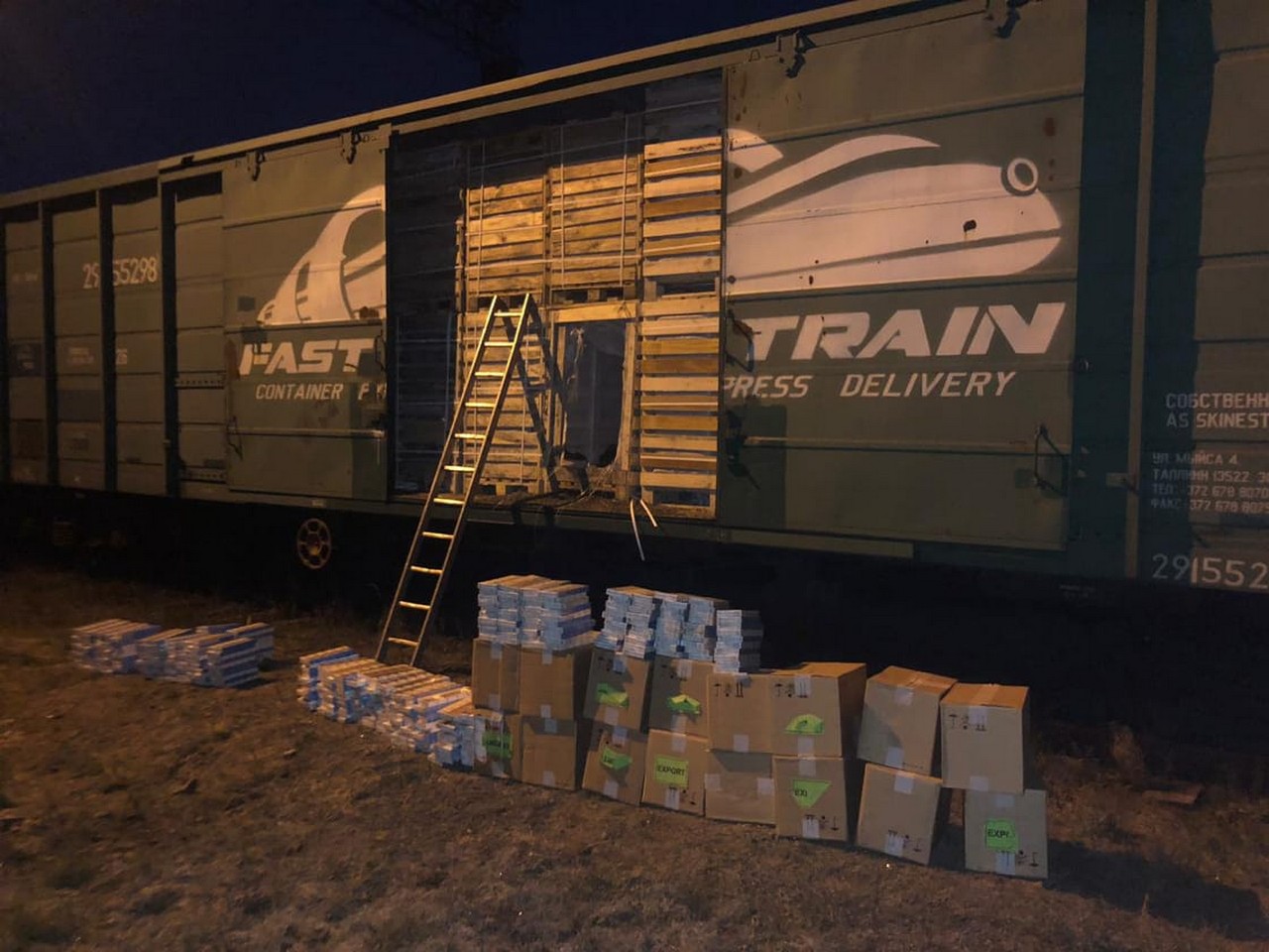 У вагоні потяга прикордонники знайшли контрабанду У вагоні вантажного потяга прикордонники знайшли контрабанду на пункті пропуску "Соловка"