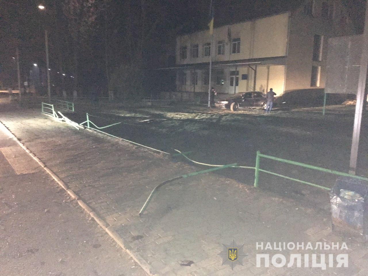 Свалявські поліцейські розповіли про "голівудське" затримання п’яного водія Свалявські поліцейські затримали нетверезого водія, який пошкодив чужі автомобілі та чинив опір правоохоронцям