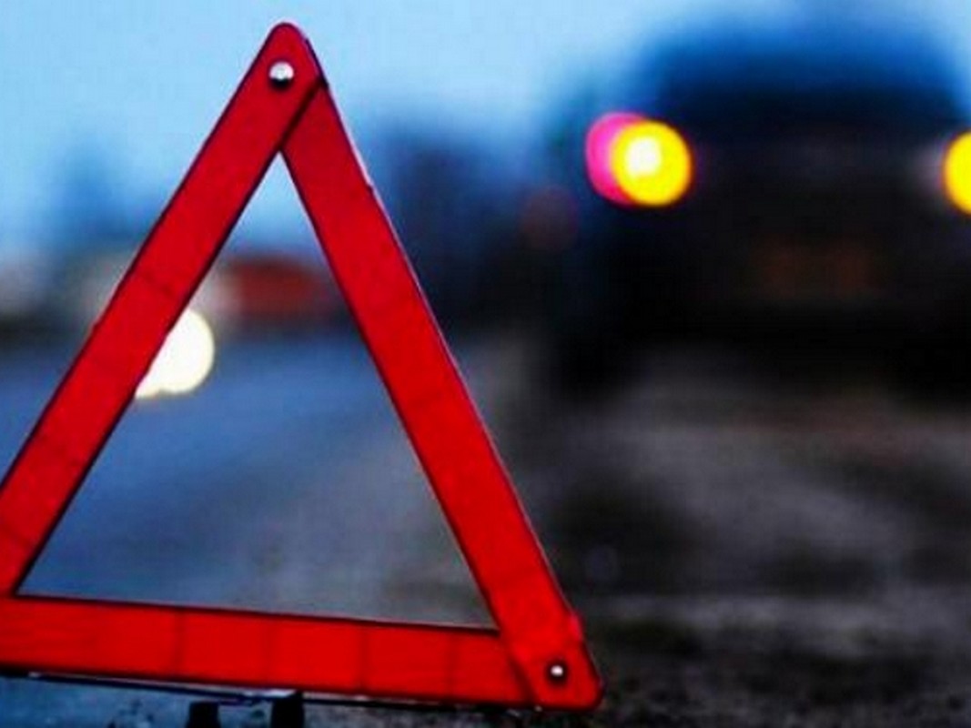 Ввечері сталася ДТП: водія із понівеченої машини визволяли рятувальники Ввечері, 1 грудня, на Рахівщині сталася ДТП: водія із понівеченої машини визволяли рятувальники