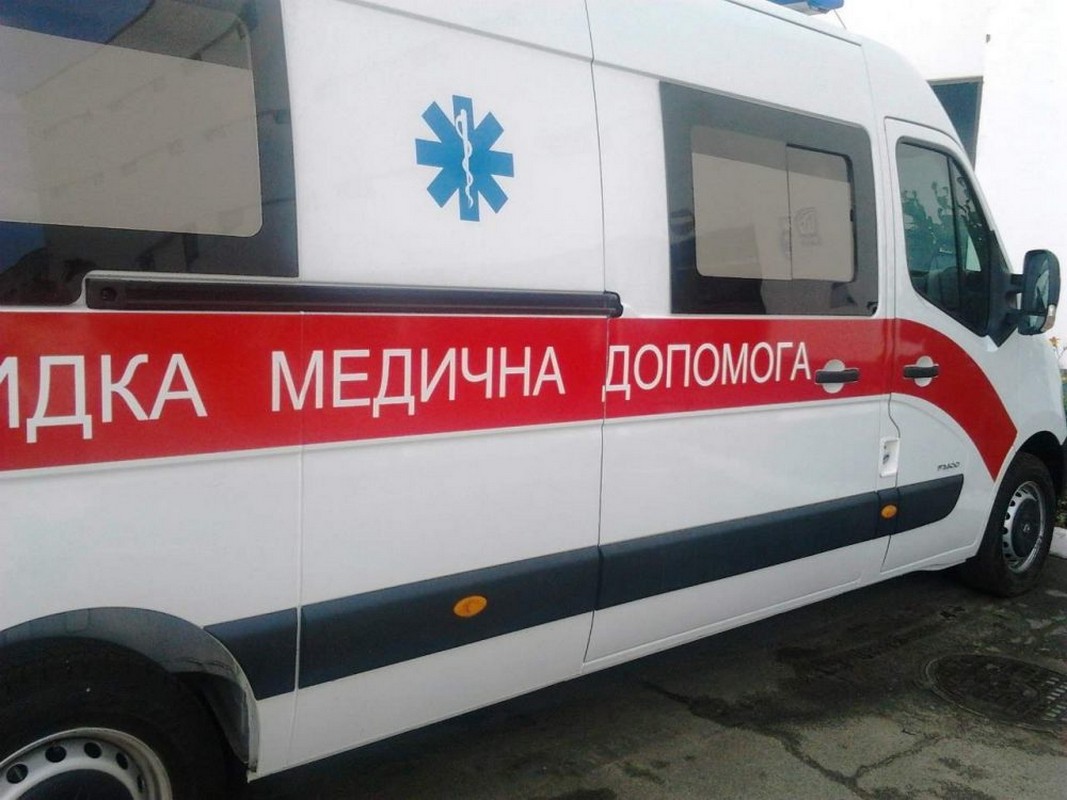Чоловік помер у кареті швидкої: подробиці трагедії Чоловік помер у кареті швидкої: подробиці трагедії, яка сталася у Виноградові
