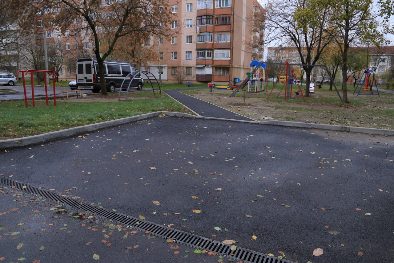 У Мукачеві на ремонт 4 внутрішньоквартальних проїздів витратили понад 2,5 мільйони гривень У Мукачеві на ремонт 4 внутрішньоквартальних проїздів витратили понад 2,5 мільйони гривень із бюджету міста