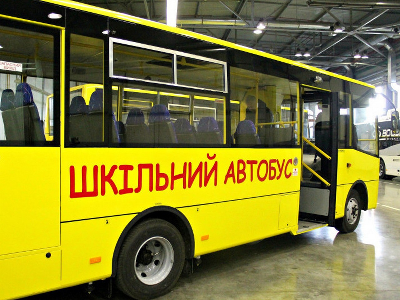 Сталася ДТП за участі "Мазди" і шкільного автобусу У Виноградові сталася ДТП за участі "Мазди" і шкільного автобусу