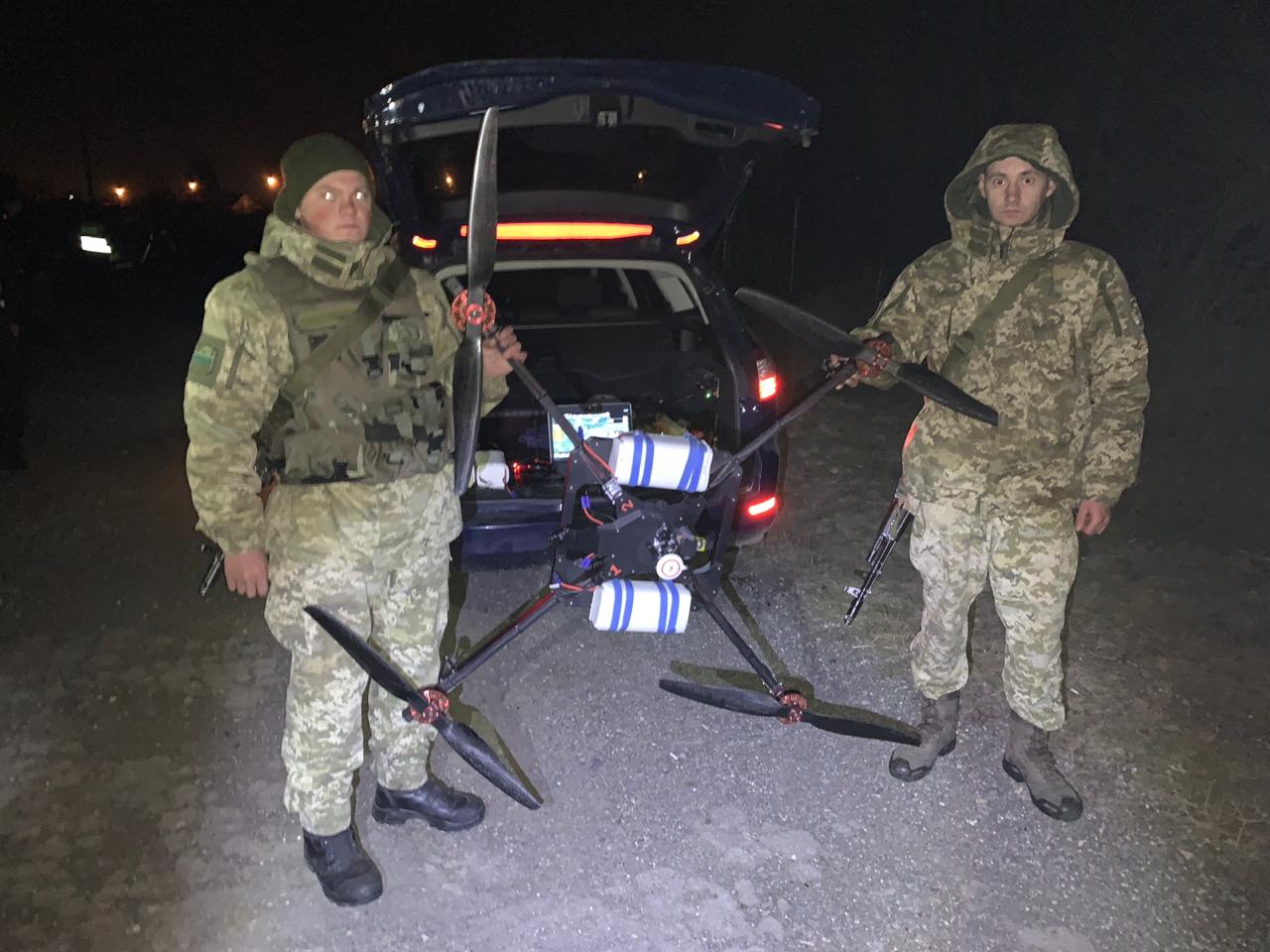 Біля кордону виявили літальний апарат Контрабандист квадрокоптером намагався доправити сигарети у сусідню країну