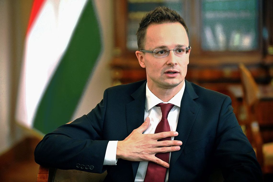 Угорщина пообіцяла не роздавати свої паспорти в Україні Міністр закордонних справ України Павло Клімкін заявив, що Угорщина більше не роздаватиме свої паспорти в Україні