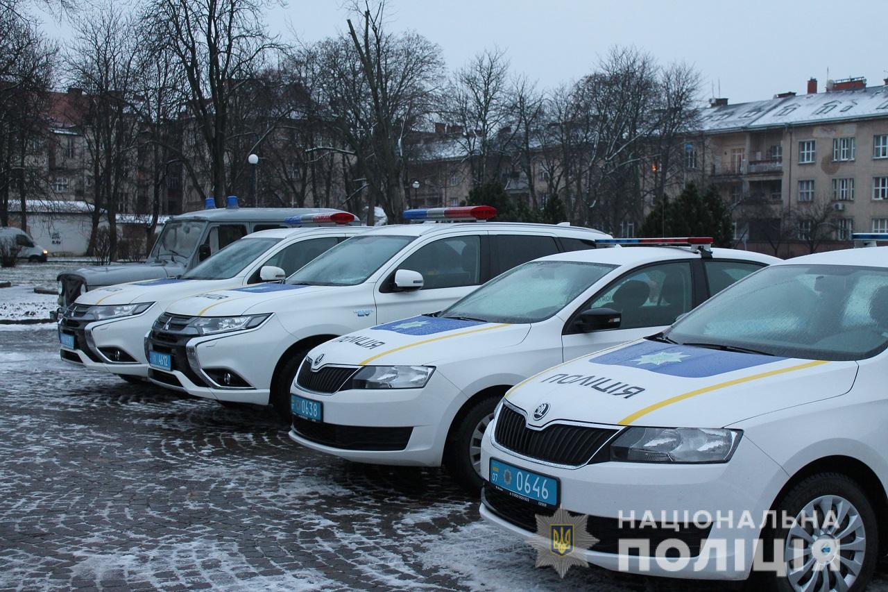 Поліцейські почали працювати у посиленому режимі: відома причина Поліцейські почали працювати у посиленому режимі, щоб не допустити правопорушень у період новорічно-різдвяних свят