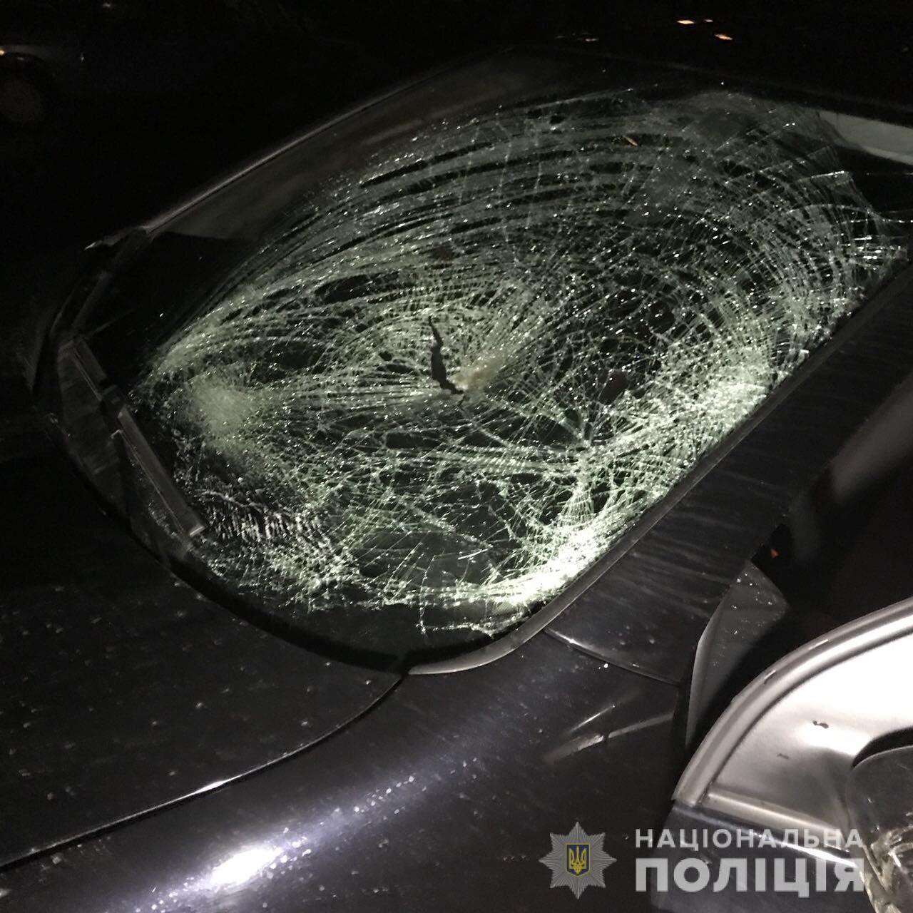 Жахлива ДТП: неповнолітній водій наїхав на двох пішоходів У Сваляві водій іномарки «Volkswagen Golf» наїхав на двох пішоходів