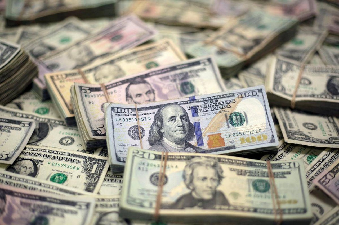 Курс валют: долар продовжує падати Курс валют на 10 грудня: долар продовжує падати