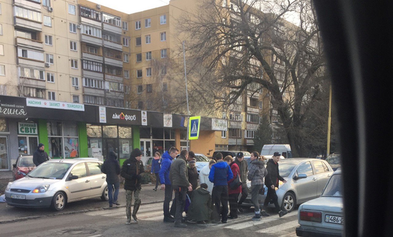 В Ужгороді на пішохідному переході збили жінку, – ЗМІ Видання "Prozak" повідомляє про те, що в Ужгороді на пішохідному переході збили жінку