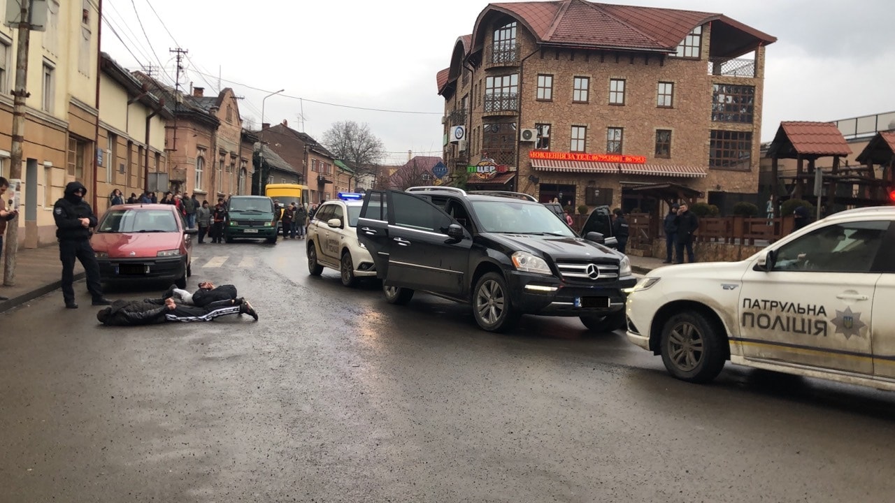 У Хусті провели спецоперацію. Затримували наркоторговців, – соцмережі У Хусті провели гучну спецоперацію. Затримали наркоторговців