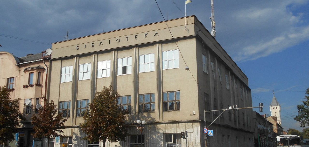 Мукачівка Людмила Ковач сьогодні презентує першу авторську збірку Мукачівка Людмила Ковач сьогодні презентує першу авторську збірку вокальних творів