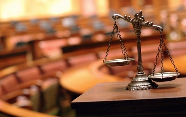 Працівників суду привітали з професійним святом Працівників суду привітали з професійним святом