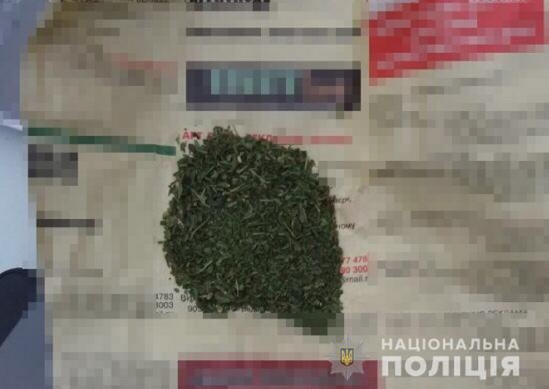 На Мукачівщині у чоловіка знайшли марихуану У селі Бобовище, що на Мукачівщині, у чоловіка знайшли марихуану