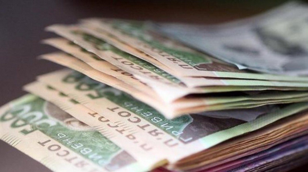 В Україні підвищать зарплати: відомо кому У 2019 році в Україні підвищать зарплати науково-педагогічним працівникам