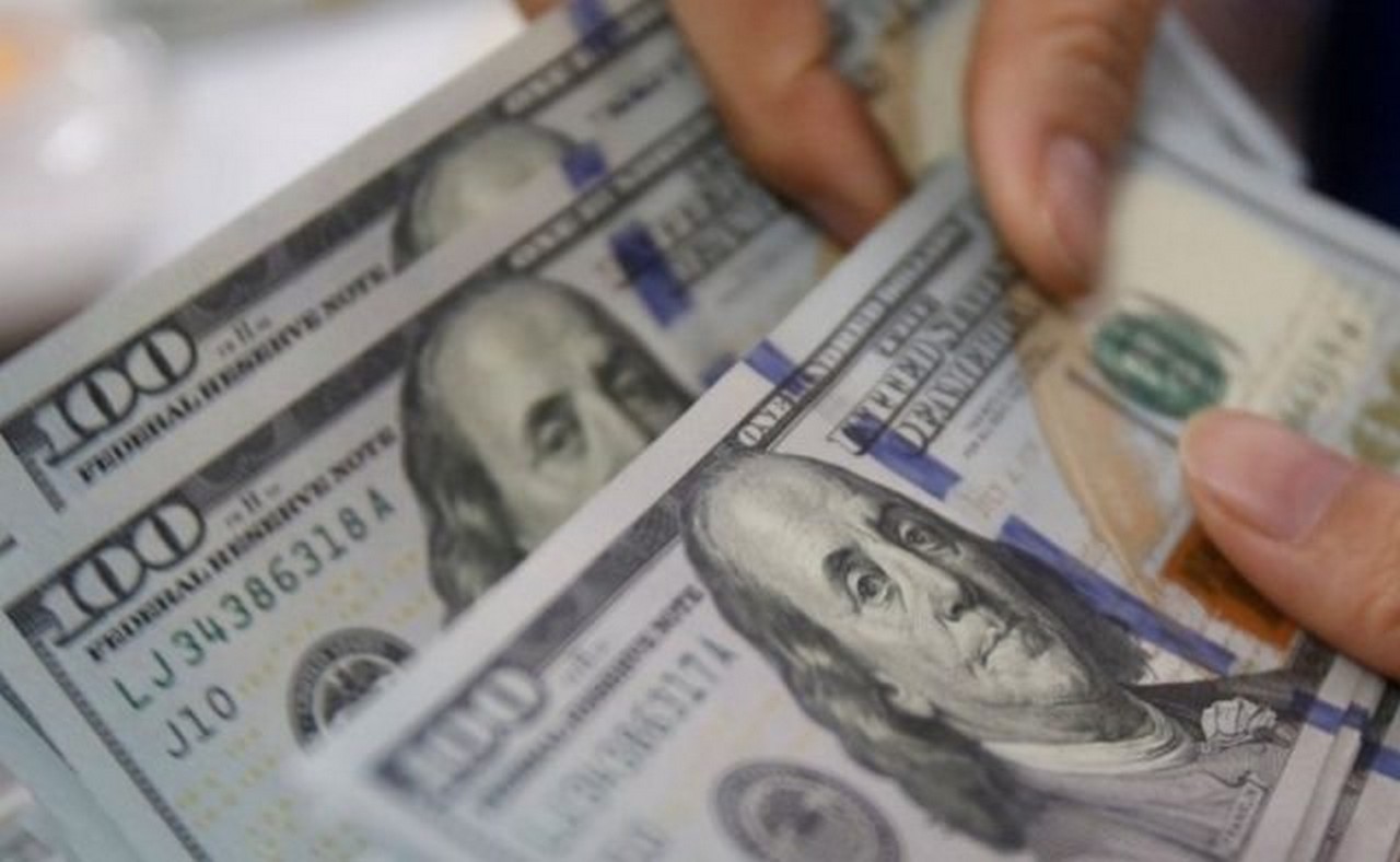 Долар у банках пробив нову позначку 20 грудня американський долар у банках пробив нову позначку