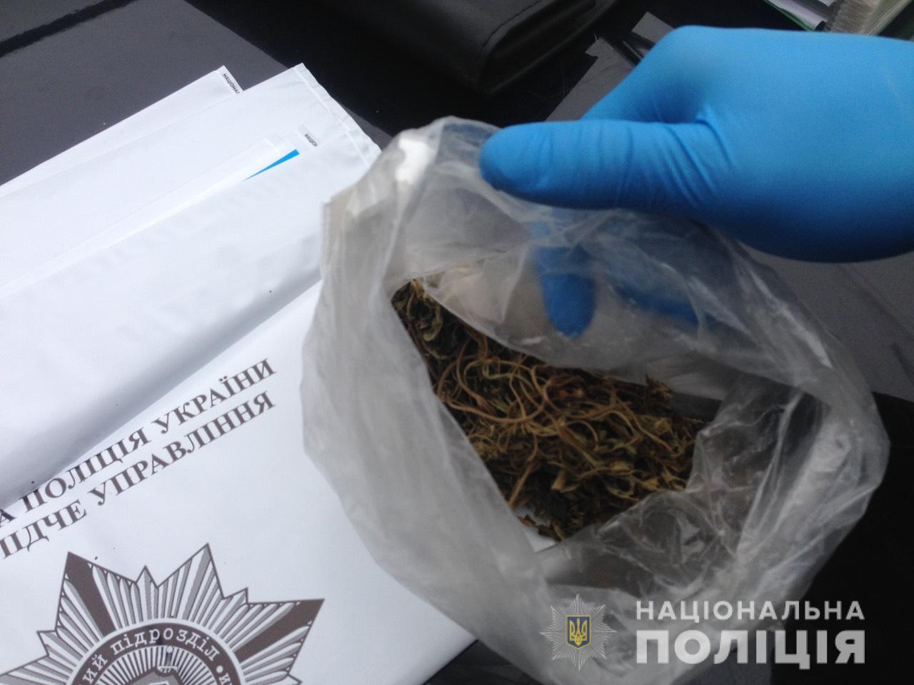 У 18-річного хлопця знайшли марихуану В Оноківцях у 18-річного хлопця знайшли марихуану