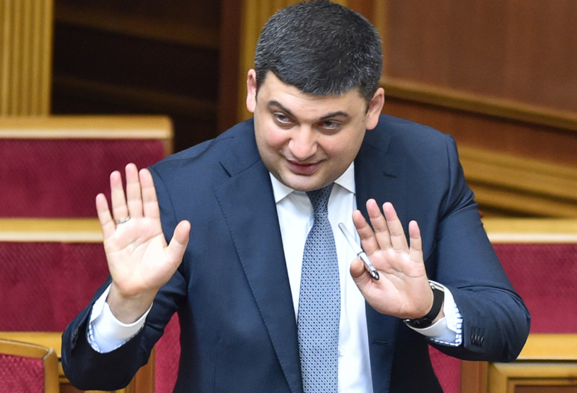 Гройсман назвав зарплату, яка може зупинити виїзд людей на заробітки Прем’єр-міністр Володимир Гройсман назвав дохід українців, який може зупинити їх виїжджати за кордон на заробітки