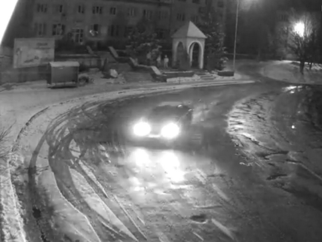 Камери відеоспостереження зафіксували ДТП у центрі міста Камери відеоспостереження зафіксували ДТП у центрі Перечина