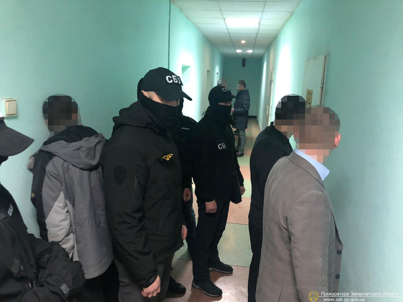 Гучне викриття: слідчий вимагав 300 доларів хабара Гучне викриття:на Закарпатті слідчий вимагав 300 доларів хабара