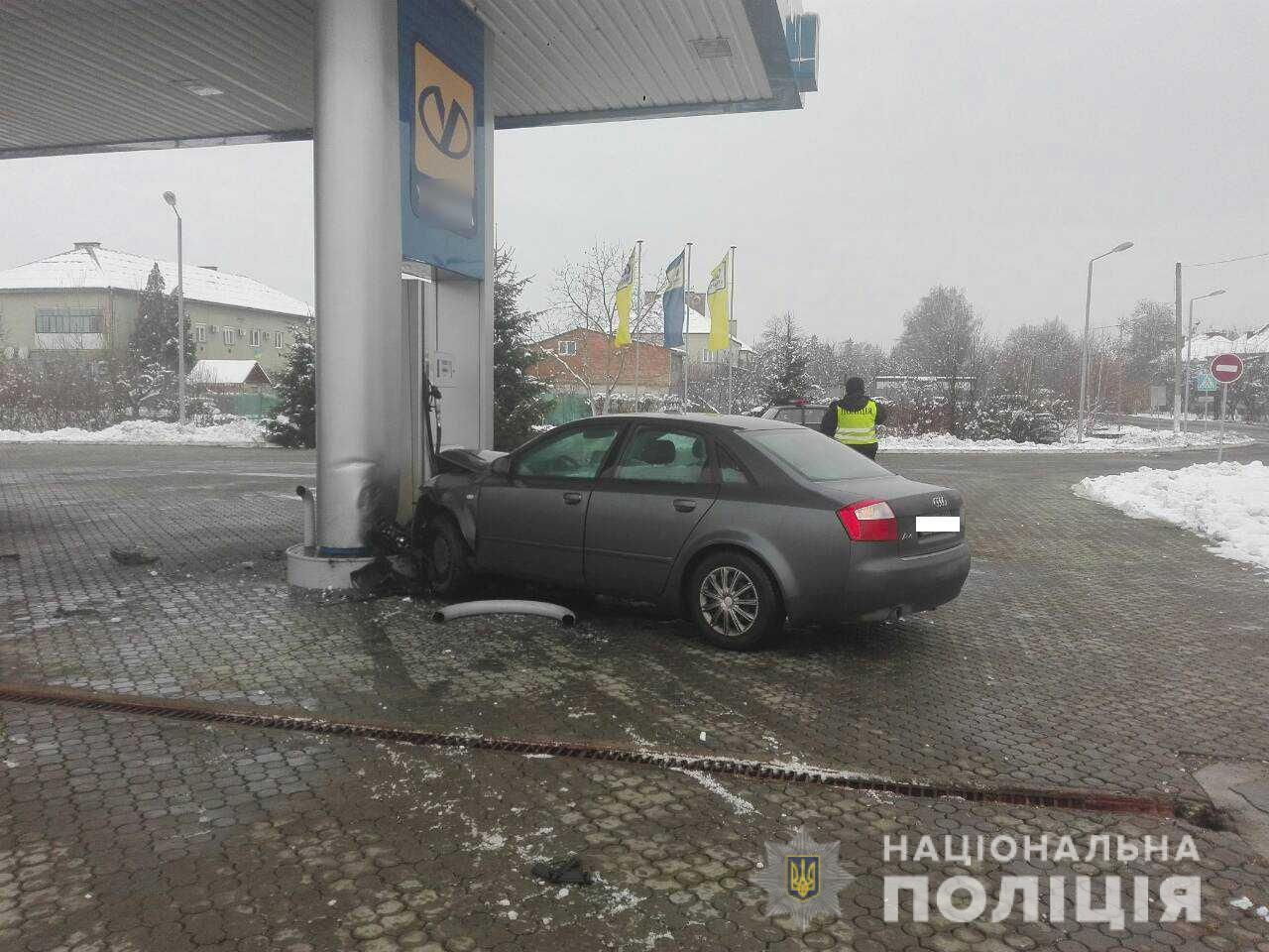 На автозаправці сталася аварія У Берегові на автозаправці сталася аварія