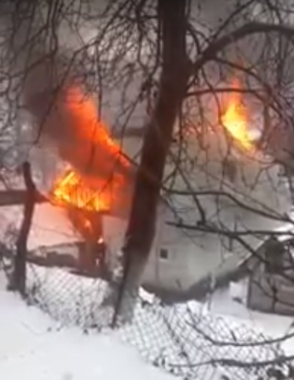З’явилось відео з місця смертельної пожежі, у якій заживо згоріла жінка З’явилось відео з місця смертельної пожежі у Довгому, у якій заживо згоріла жінка