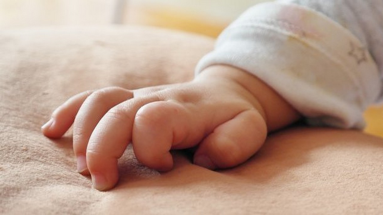 Поліція розшукує горе-матір, яка покинула свою новонароджену дитину Поліція розшукує горе-матір, яка покинула свою новонароджену дитину у Хусті
