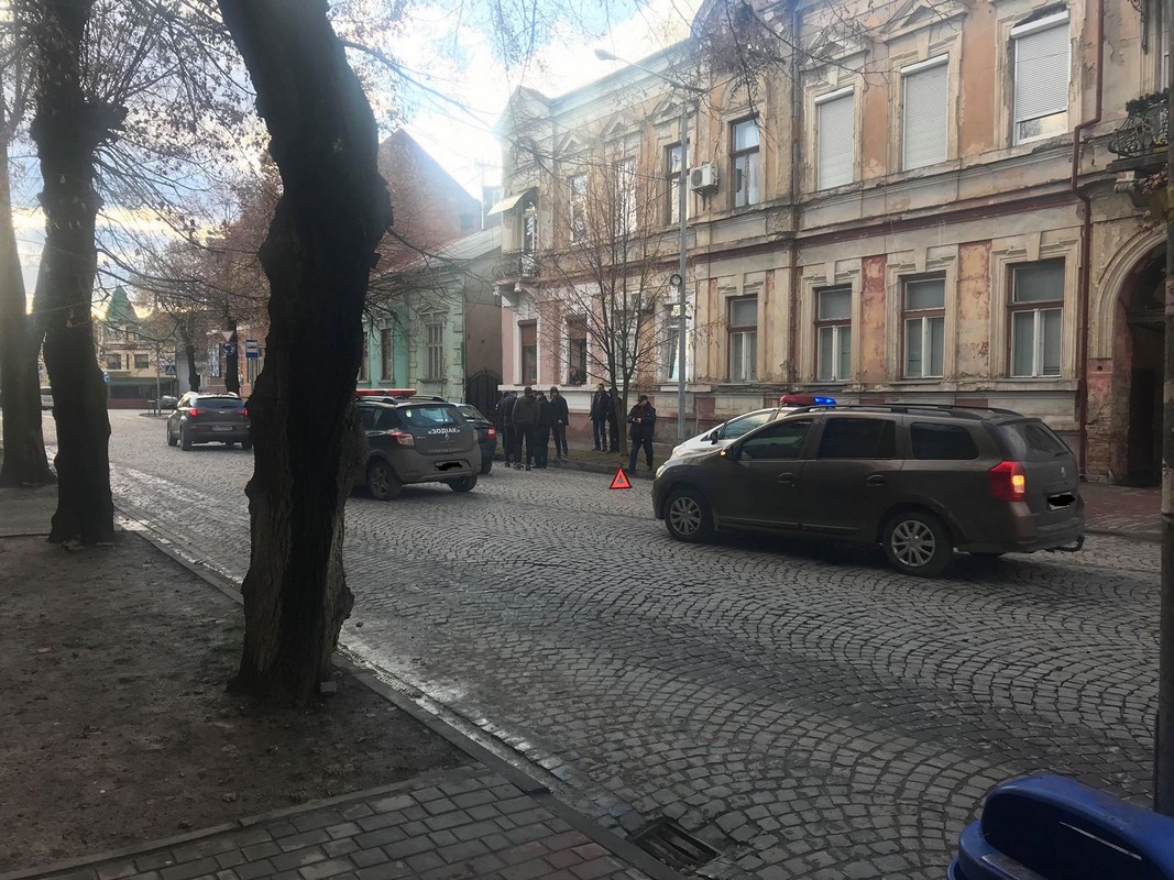 Сьогодні у центральній частині Мукачева сталася ДТП Сьогодні у центральній частині Мукачева сталася ДТП: зіткнулися Шкода і Лада