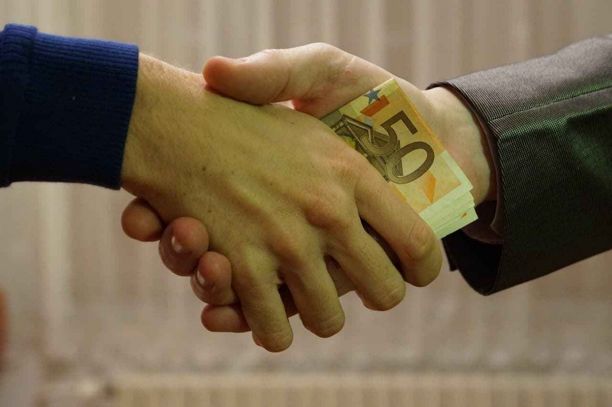 Італієць намагався підкупити закарпатських прикордонників Іноземець оцінив закарпатських прикордонників в 10 євро
