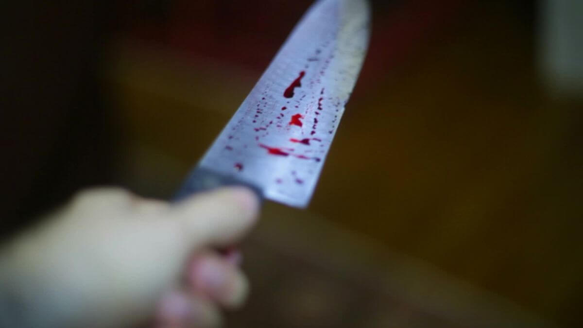 В Ужгороді п’яна жінка зарізала безхатченка: чоловік у реанімації В Ужгороді п’яна жінка зарізала безхатченка: чоловік у реанімації