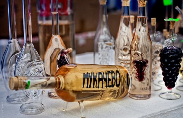 Програма фестивалю-конкурсу "Червене вино – 2019": що і коли можна подивитися Програма заходів фестивалю-конкурсу "Червене вино - 2019"