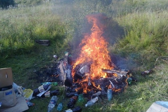 Спалюючи побутове сміття пролунав вибух: за життя жінки борються лікарі Спалюючи побутове сміття пролунав вибух: за життя жінки борються лікарі
