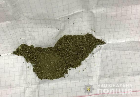 Чоловіка піймали "на гарячому", коли він вчиняв злочин У Хустському районі чоловіка піймали "на гарячому", коли він грабував односельця